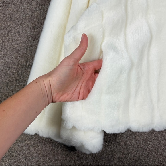 NWT Tahari Winter White Short Faux Fur Cropped Coat Womens XL Shrug Teddy Jacket - Picture 7 of 10